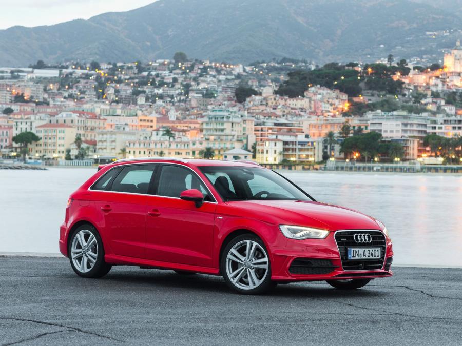  Audi A3 Sportback 2.0T S-Line Quattro (8V) 2012 года  (WW) (фото 1 из 44)